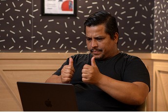 Tradução simultânea de Libras em canais digitais
