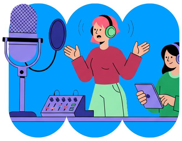 Uma mulher com fones de ouvido e cabelo rosa fala animadamente ao microfone, enquanto outra mulher ao fundo, também com fones, segura um tablet e observa. Um console de áudio está visível na mesa entre elas, com vários botões e indicadores, em um cenário de fundo azul.